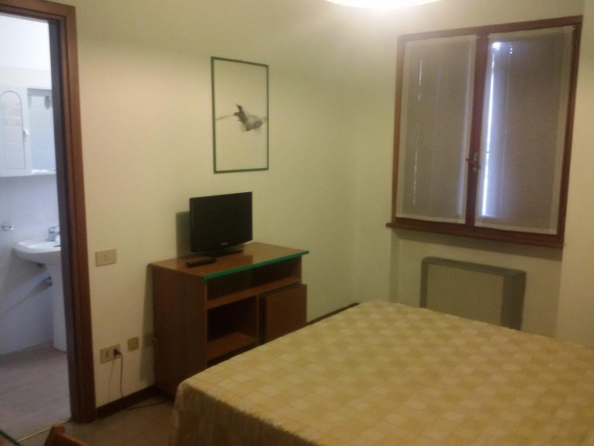 Hotel Fiera Pesaro Kültér fotó